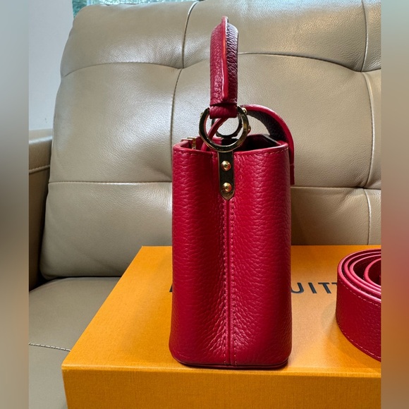 Louis Vuitton Capucines Mini Scarlet - Picture 5 of 12